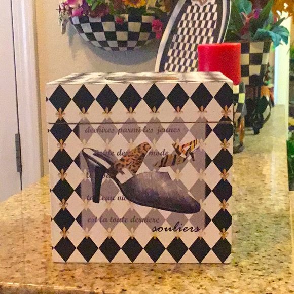 Beauty Box” PARIS LOVE”(Harlequin)🌹❤️ - Picture 3 of 5